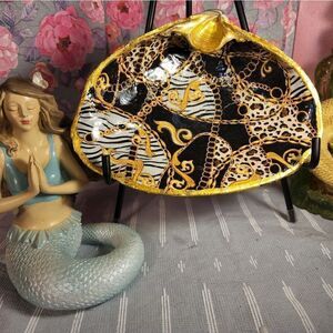Decoupage clam shell  